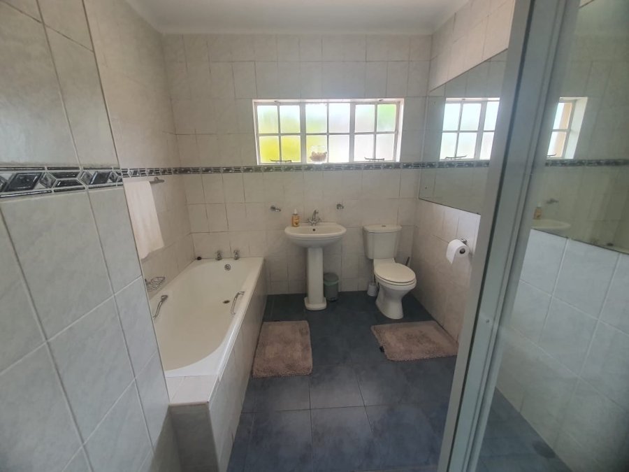 To Let 3 Bedroom Property for Rent in Beacon Bay Eastern Cape